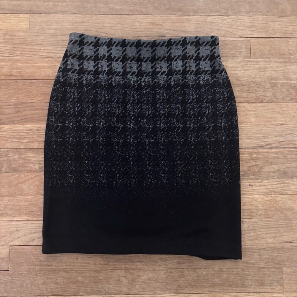 Studio Point Black & Gray Knee Length Houndstooth Pencil Skirt - Sz Medium
 b80